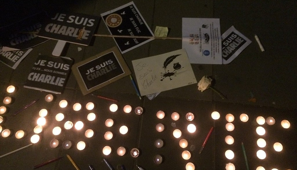 Dix ans après, Charlie Hebdo commémore l’attentat Dix ans après, Charlie Hebdo commémore l’attentat / ©Greg Wolf, Paris, France, CC BY 2.0 Wikimedia Commons