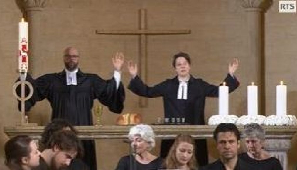 Culte de Pâques en Eurovision de la Collégiale de Neuchâtel, pasteur Florian Schubert et pasteure suffragante Eva Lefèvre Culte de Pâques en Eurovision de la Collégiale de Neuchâtel, pasteur Florian Schubert et pasteure suffragante Eva Lefèvre / ©RTSreligion