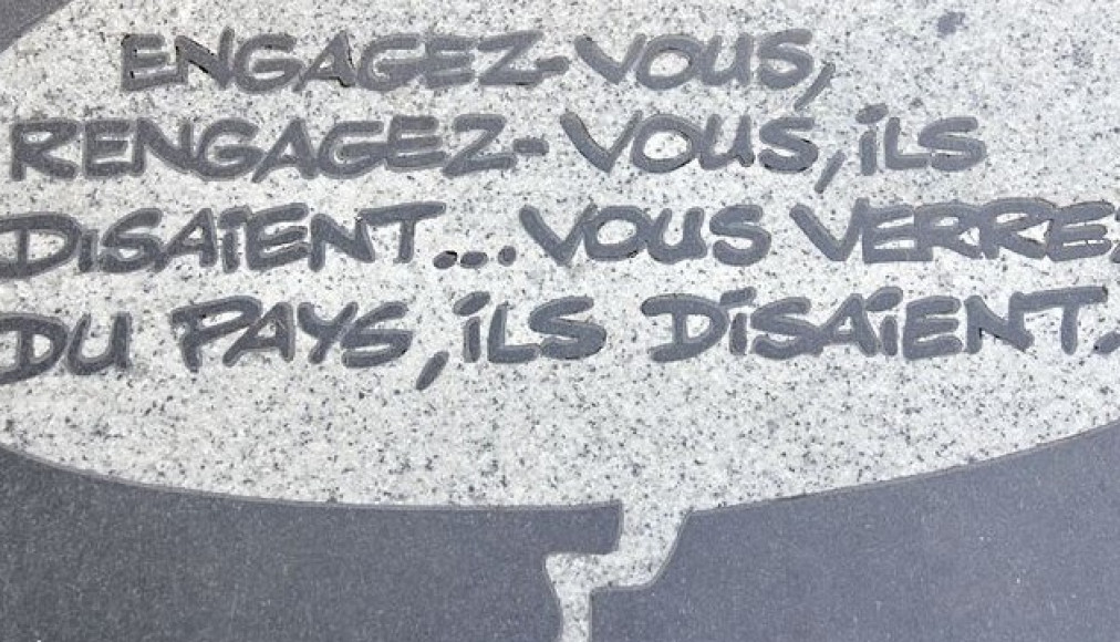 Plaque scellée dans le trottoir de la Rue René-Goscinny à Paris, en l'honneur de l'auteur d'Astérix et Obélix Plaque scellée dans le trottoir de la Rue René-Goscinny à Paris, en l'honneur de l'auteur d'Astérix et Obélix / ©Paris Autrement