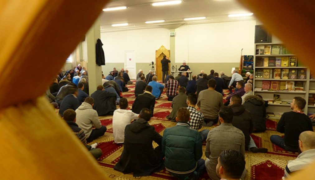 La prière du vendredi soir au Centre islamique albanais de Chavannes-près-Renens © Aline Jaccottet La prière du vendredi soir au Centre islamique albanais de Chavannes-près-Renens © Aline Jaccottet