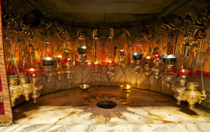 La grotte de la Nativité à Bethléem / ©Dirk D., CC BY-SA 3.0 Wikimedia Commons