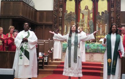 Le nombre de femmes ministres est en forte augmentation dans les Églises protestantes américaines. / @RNS/Adelle M. Banks