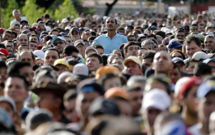 Venezuela, longue attente des réfugiés à la frontière avec la Colombie / RNS